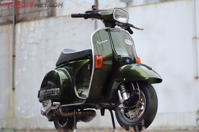 Modifikasi Vespa Exclusive 2 dijejali part hedon 