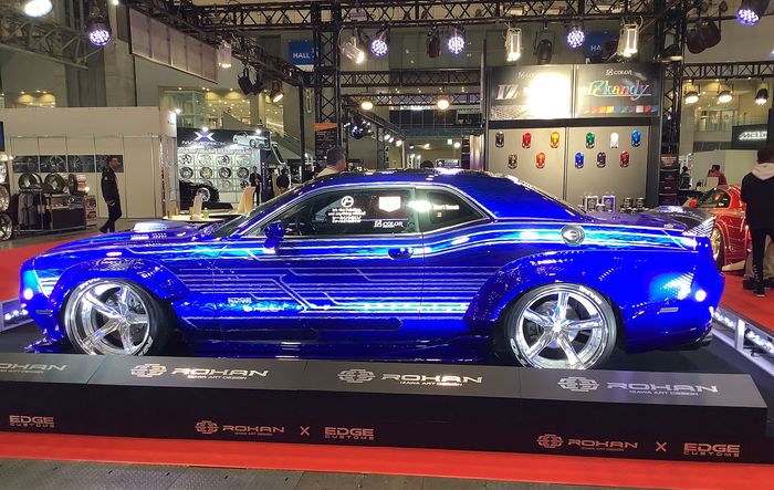 Modifikasi Dodge Challenger hasil garapan Rohan Izawa Art Design, Jepang