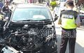 Niat Ngerem Malah Ngegas, Xenia Penyok Tabrak Kereta Yang Melintas