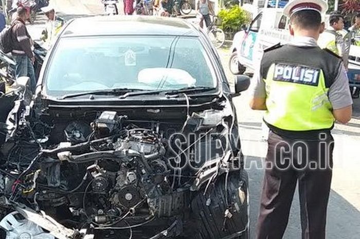 Daihatsu Xenia, Mobil latihan mengemudi hancur menabrak kereta karena salah injak pedal