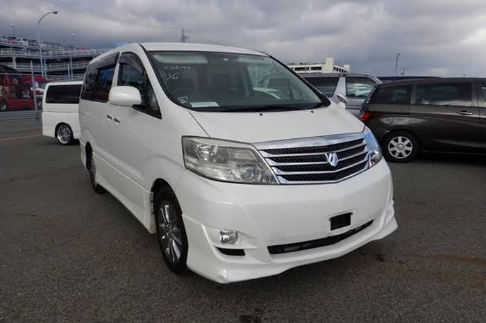 Toyota Alphard generasi pertama