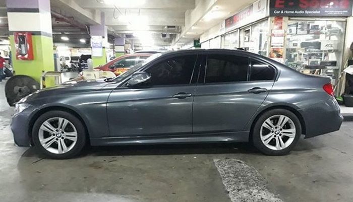 BMW seri 3 F30 pakai warna abu-abu premium
