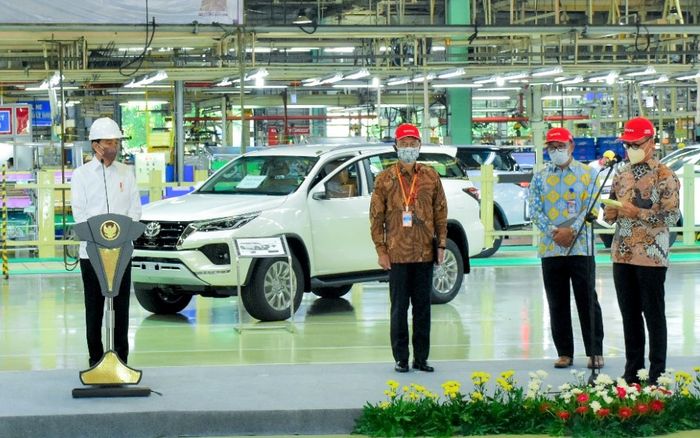 Presiden Jokowi menghadiri seremonial pelepasan ekspor Toyota Fortuner ke Australia