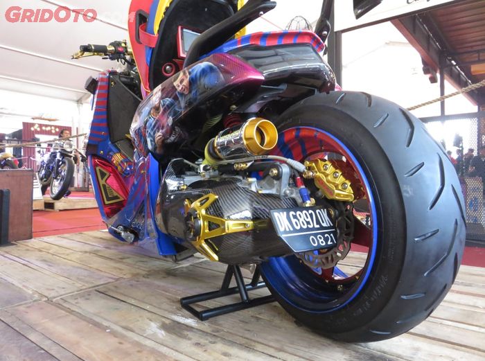 Yamaha NMAX dimodif ala low rider, roda belakang mundur sekitar 25 cm