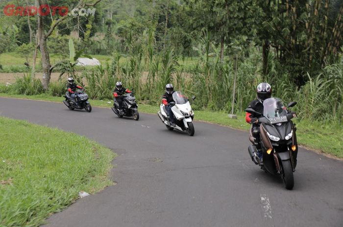 Tim Rider MAXI YAMAHA Tour de Indonesia saat menuju kawasan  Bedugul