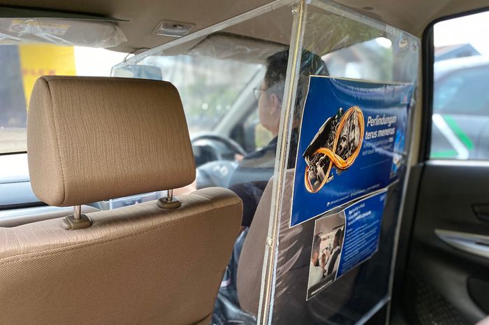 Sekat partisi hasil kolaborasi Grab dan Mobil Lubricants.