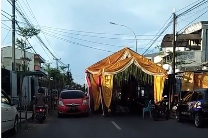 Tutup jalan untuk hajatan