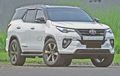 Modifikasi  Toyota Fortuner VRZ A/T 4x4 TetraDrive, Gaya Thai Look