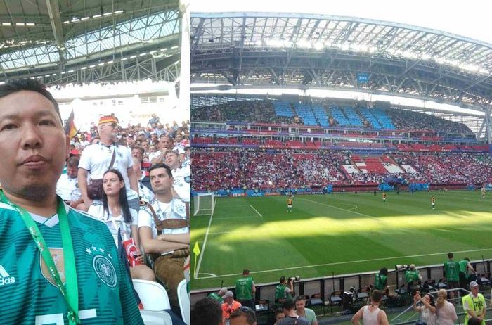 Roy Sunandar, pengendara ojek online saat di stadion menonton jalannya sepak bola di Rusia