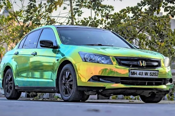 Modifikasi Honda Accord nyentrik full wrapping stiker warna bunglon cerah