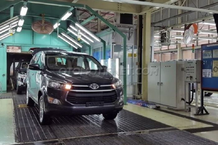 Ilustrasi. Toyota Kijang Innova saat dirpoduksi di pabrik TMMIN, KIIC, Karawang