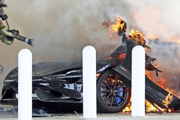 Insiden kebakaran McLaren 765LT di Amerika Serikat.