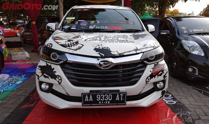 Tampilan depan modifikasi Daihatsu Xenia pakai cutting sticker