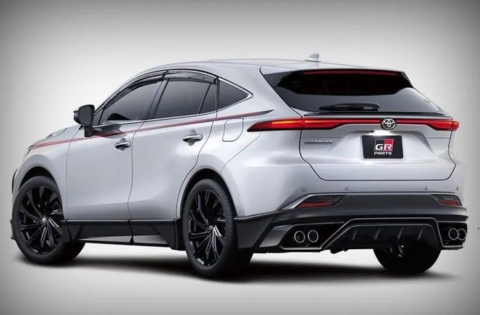 Tampilan belakang modifikasi Toyota Harrier 2020 pakai body kit TDR