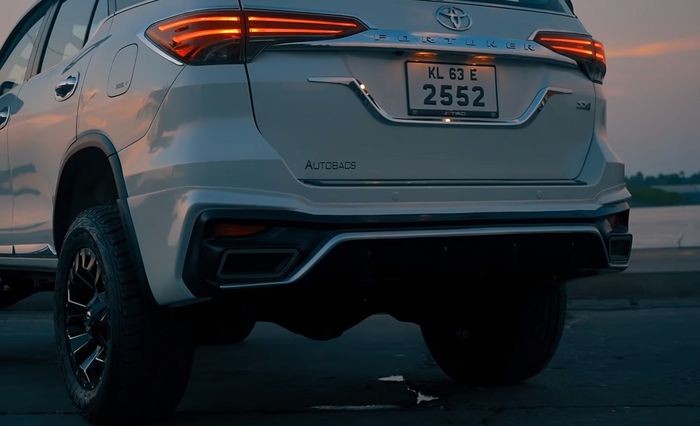 Bentuk bumper belakang modifikasi Toyota Fortuner
