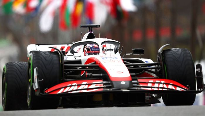 Kevin Magnussen jadi pembalap tercepat pada sesi kualifikasi F1 Sao Paulo 2022 dalam kondisi trek basah