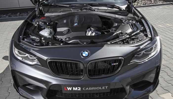 Mesin berkode N55 berkapasitas 3.000 cc turbo ini disuntik tenaga tambahan hingga 428 dk