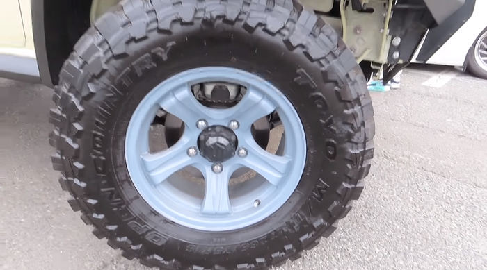 Pelek Suzuki Jimny baru dibungkus ban o M/T dari Toyo Open Country 