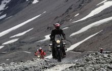 Himalayan Ridge : Darius dan Donna Membuktikan Kualitas Oli TOP 1 di Himalaya