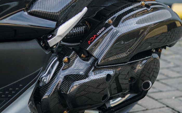 Cover filter dan CVT Yamaha Aerox dilapis karbon kevlar