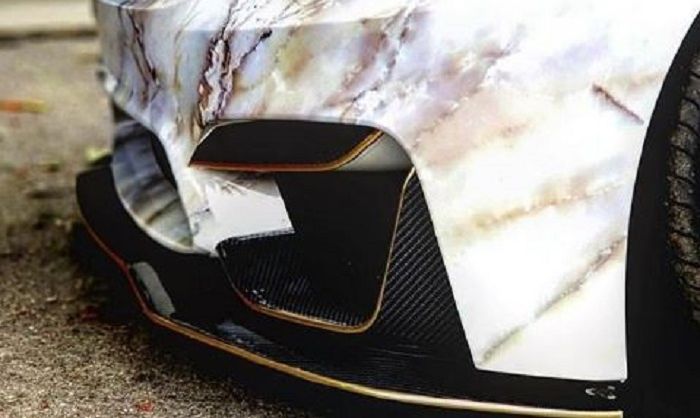 Splitter dari serat karbon di BMW M4
