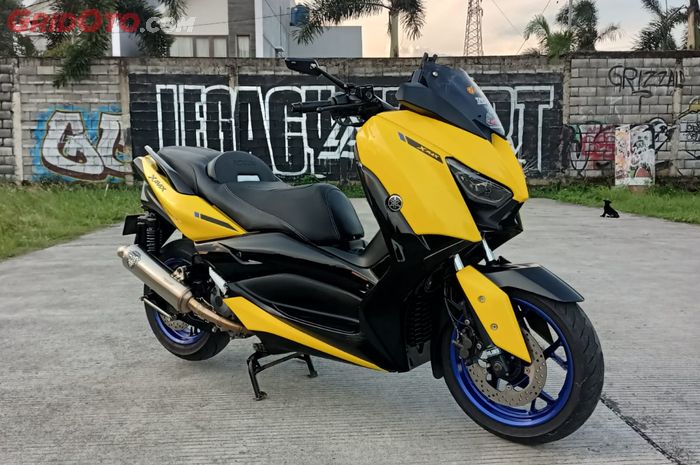 Ilustrasi motor matic Yamaha XMAX