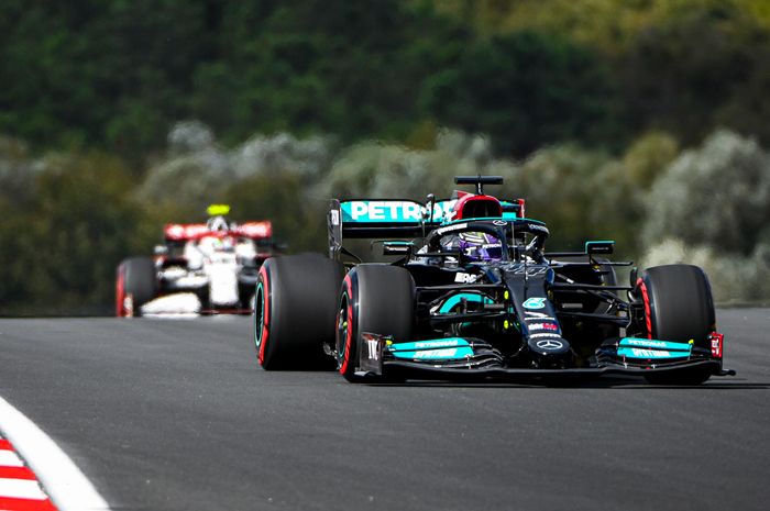 Lewis Hamilton tampil dominan setelah mengungguli Max Verstappen dan Charles Leclerc di sesi FP1 F1 Turki 2021