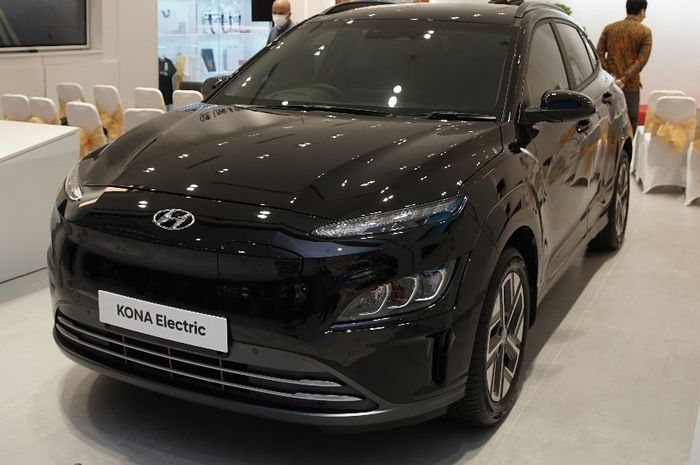 Hyundai Kona Electric di gerai Hyundai City Store Lippo Mall Puri