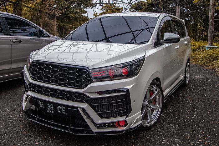 Tampang Toyota Innova Reborn menjelma jadi Lamborghini Urus