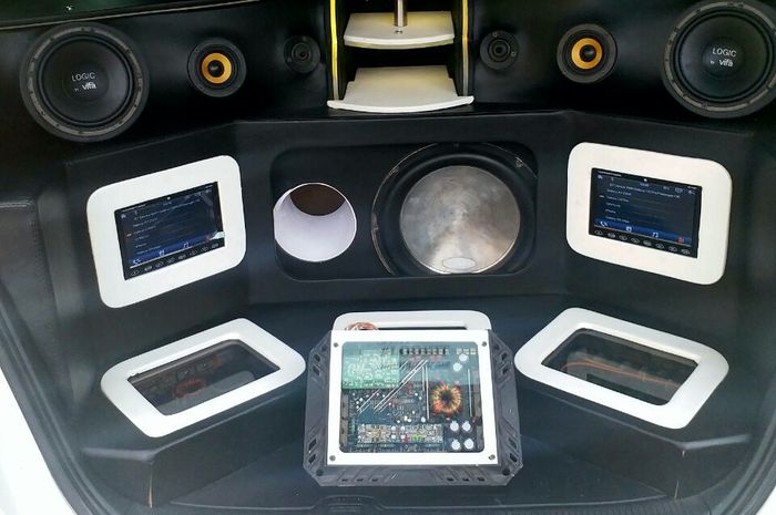 Honda Freed bergaya elegan dengan air suspension dan audio yang kece