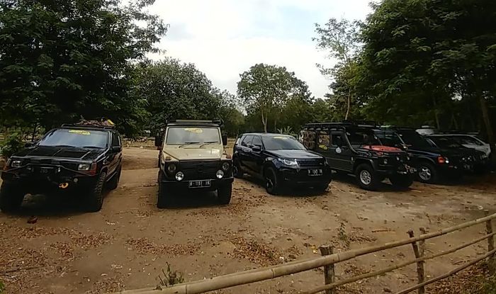 Beberapa kendaraan peserta mulai Jeep Cherokee, Land Rover Discovery, hingga Land Cruise