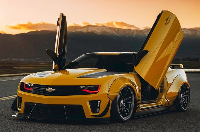 Modifikasi Chevrolet Camaro 'Bumblebee' pakai wide body kit