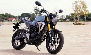 Hasil Komparasi Yamaha Xsr155 Vs Honda Cb150r Exmotion Unggul Mana Gridoto Com