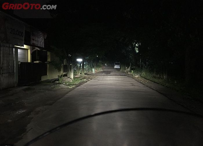 Sorot lampu jauh hanya digunakan di jalan yang sepi