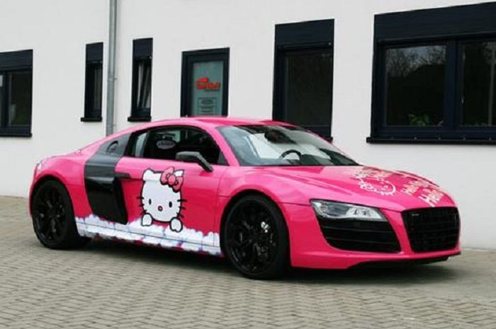 Audi R8 V10 berkelir Hello Kitty 