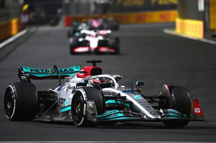 Pembalap Mercedes, George Russell hanya mampu finish di tempat kelima F1 Arab Saudi 2022