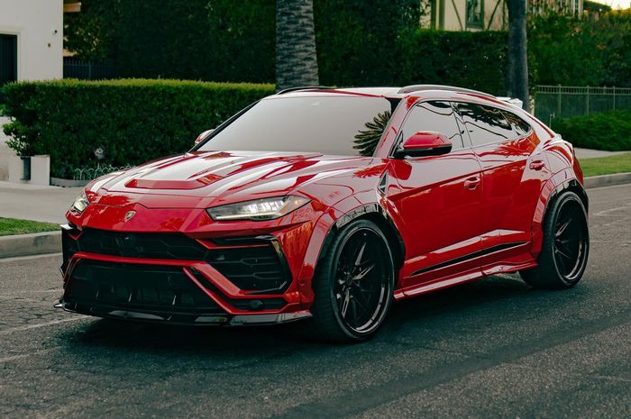 Modifikasi Lamborghini Urus tampil eye catching pakai warna Rosso Corsa Ferrari