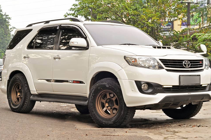Kisaran Harga Toyota Fortuner tahun 2011 sampai 2012 seken.