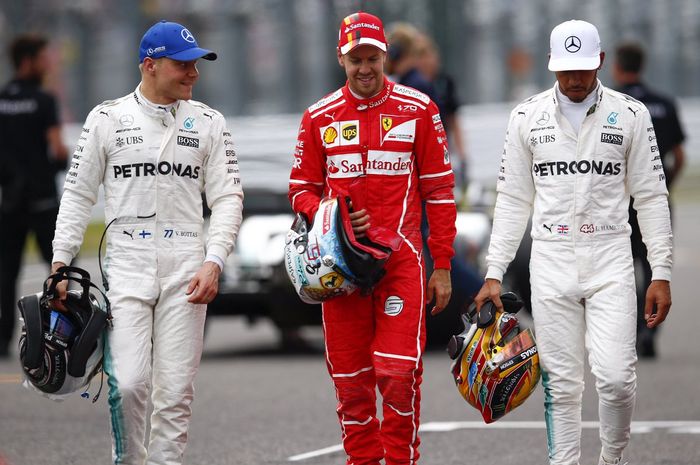 Jika Lewis Hamilton (kanan) menang di GP F1 Amerika dan kedua pesaingnya Valtteri Bottas (kiri) dan Sebastian Vettel (tengah) finish agak jauh, Hamilton bisa juara dunia