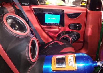 Dance Floor Berjalan, Bagasi Honda Brio 