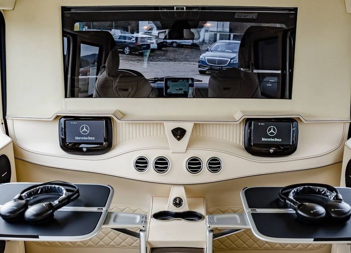 Tampilan kabin mewah ala jet pribadi di modifikasi Mercedes-AMG G63