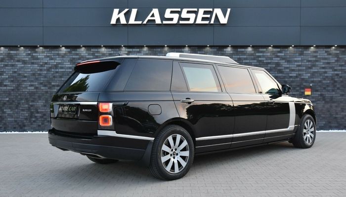 Bodi Range Rover SVAutobiography sudah dibuat melar dan dilapis VR8