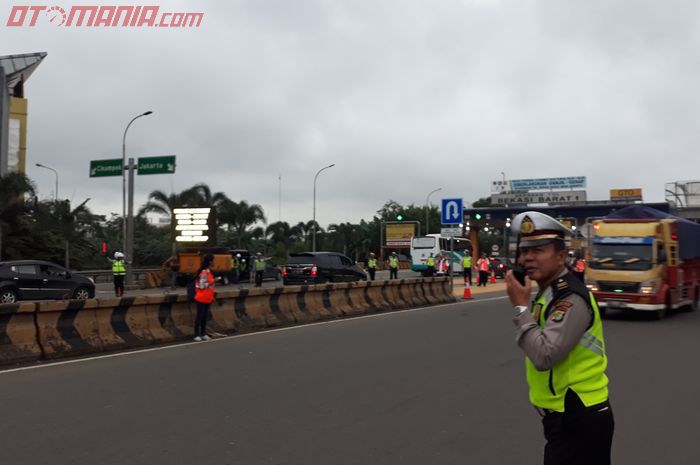 Hari pertama penerapan ganjil-genap di Tol Bekasi Barat 1