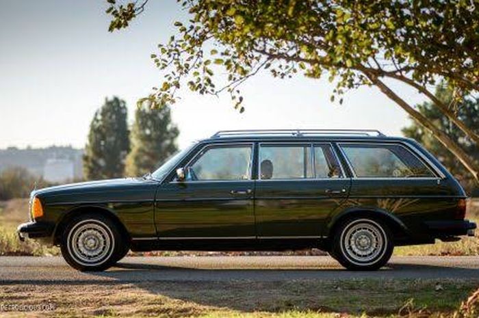 Ilustrasi Mercedes-Benz S123 Station Wagon