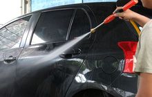 Awas Baret, Begini Cara Tepat Bersihkan Mobil yang Kena Abu Vulkanik