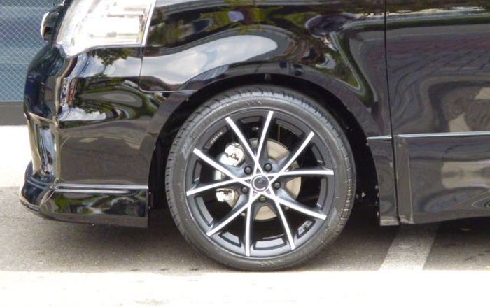 Modifikasi Toyota Nav1 pakai pelek Julia Throttle ukuran 18 inci