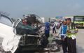 Toyota Fortuner Cium Truk Tronton di Tol Caruban-Madiun, 3 Orang Tewas