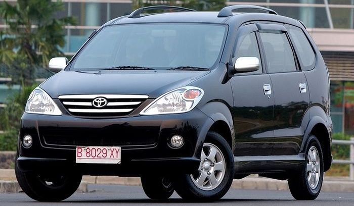 Ilustrasi. Mobil Toyota Avanza tahun 2014