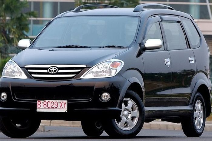 Ilustrasi. Mobil Toyota Avanza tahun 2014