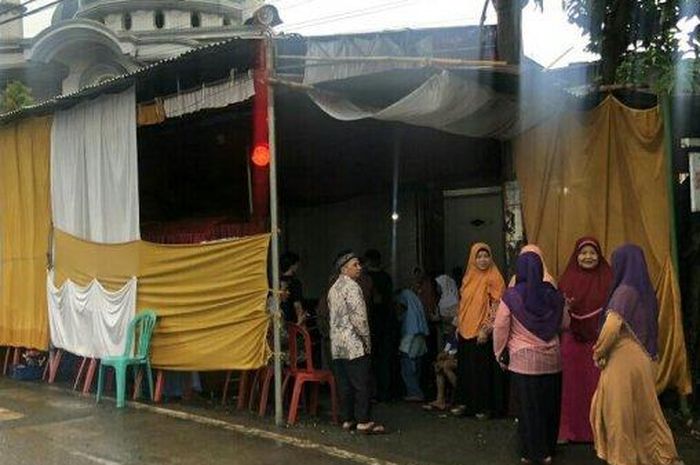 Perempatan bertraffic light jadi lokasi pernikahan